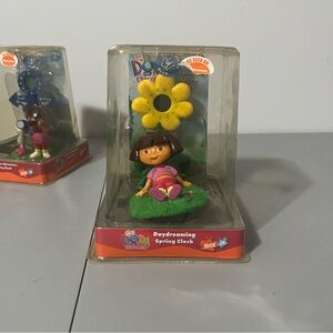 Dora the Explorer Daydreaming Spring Clock - Yellow and Green 2003